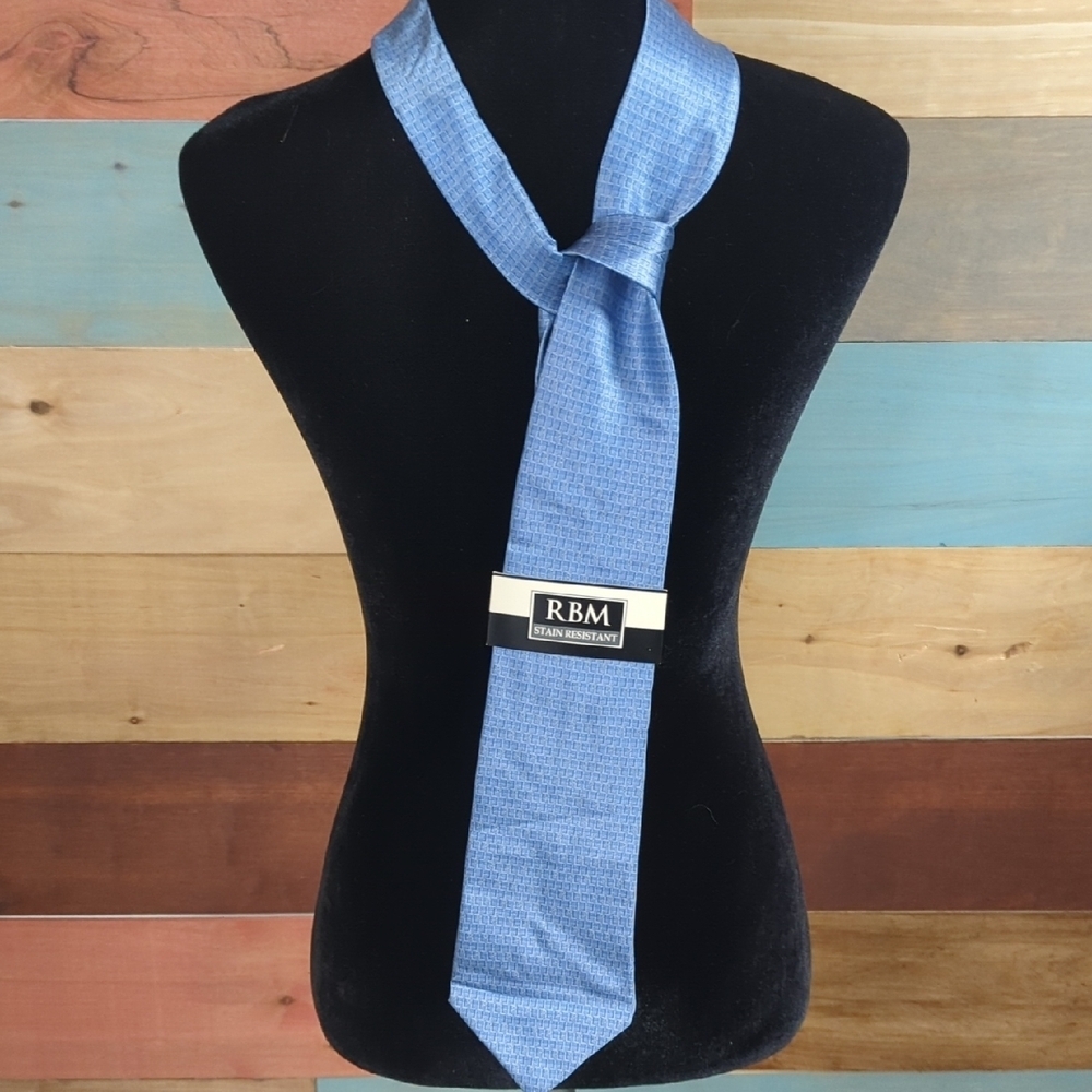 Elegant Blue Silk Necktie with Classic Design